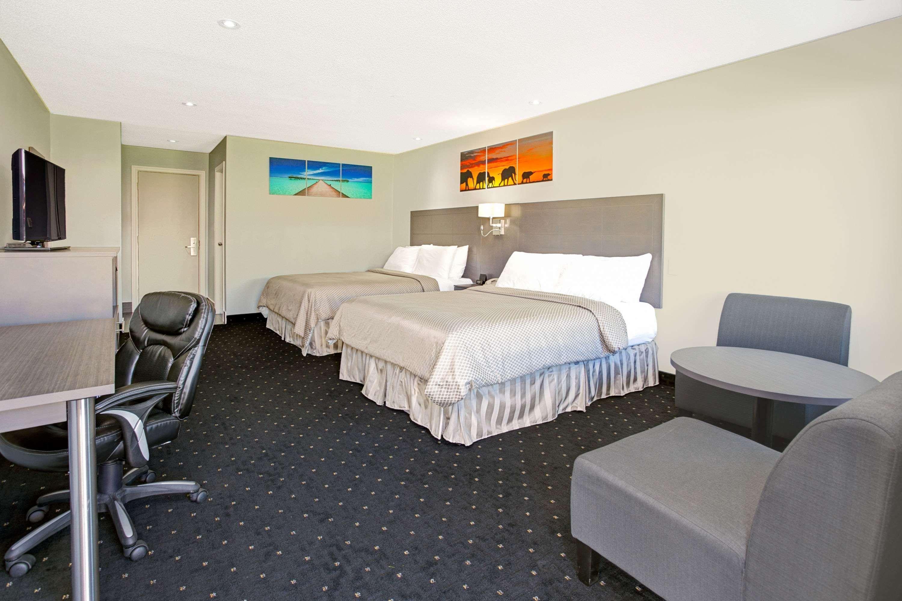 Howard Johnson By Wyndham גאנאנוק מראה חיצוני תמונה