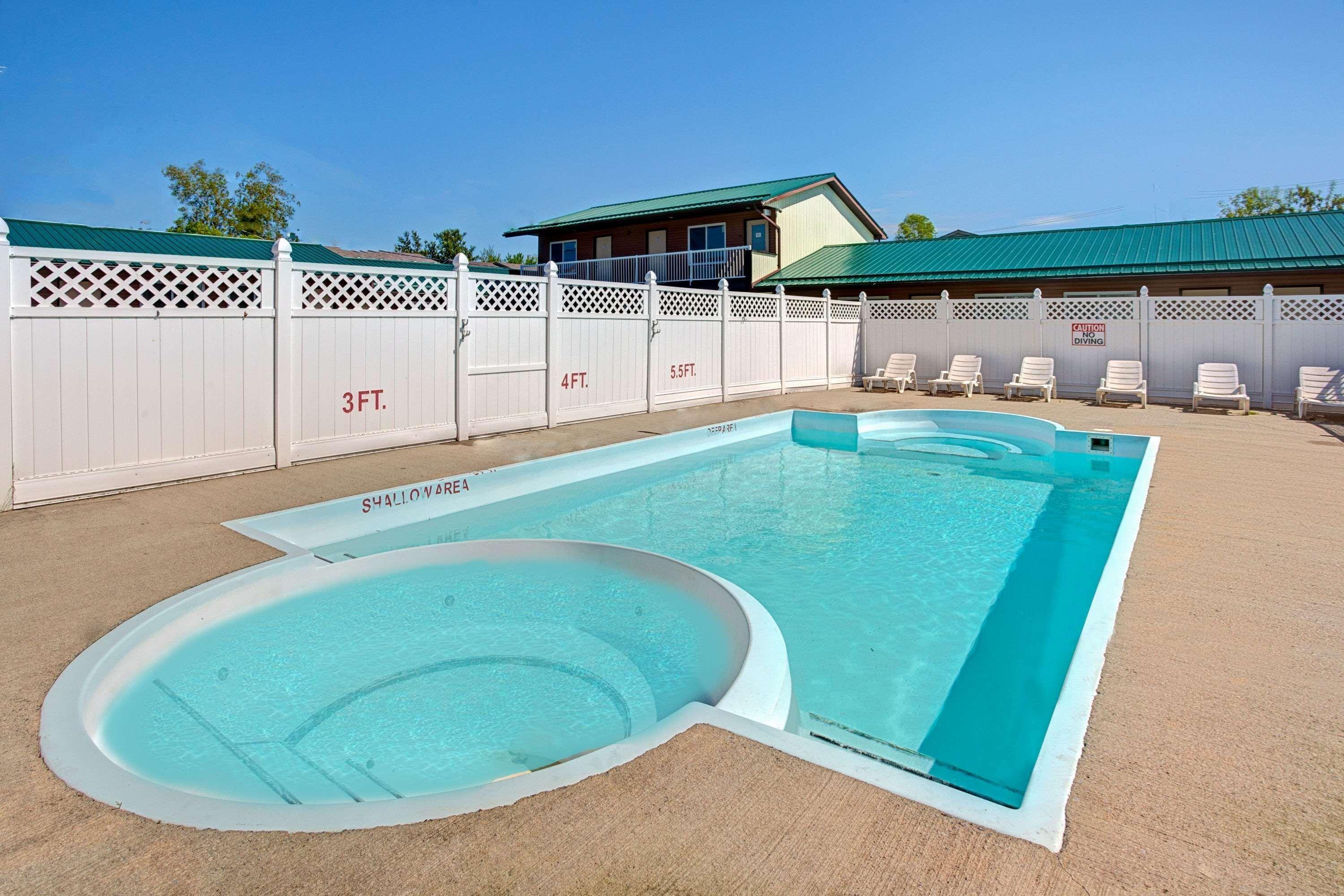 Howard Johnson By Wyndham גאנאנוק מראה חיצוני תמונה