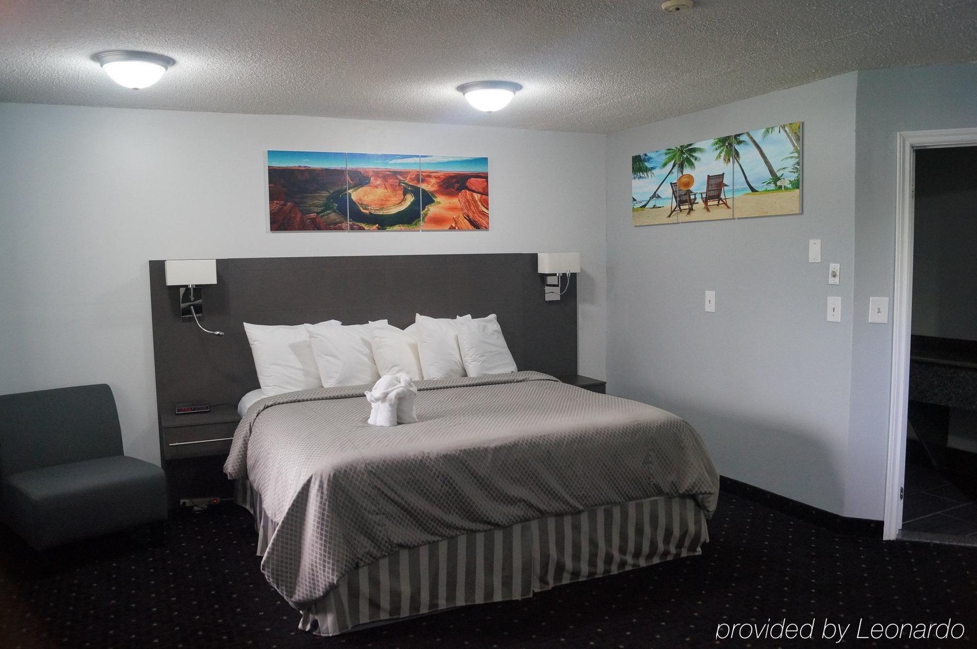 Howard Johnson By Wyndham גאנאנוק מראה חיצוני תמונה