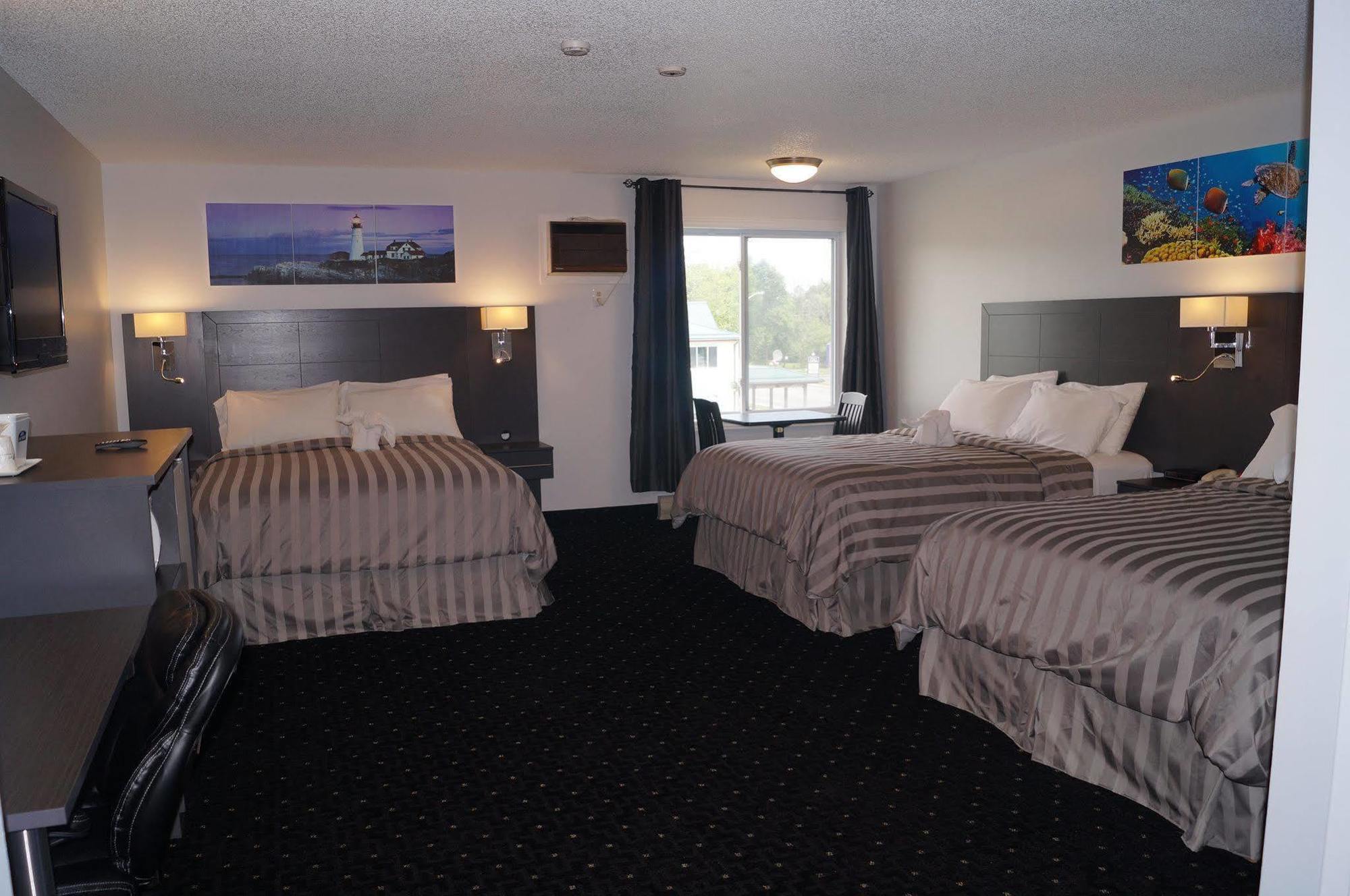 Howard Johnson By Wyndham גאנאנוק מראה חיצוני תמונה