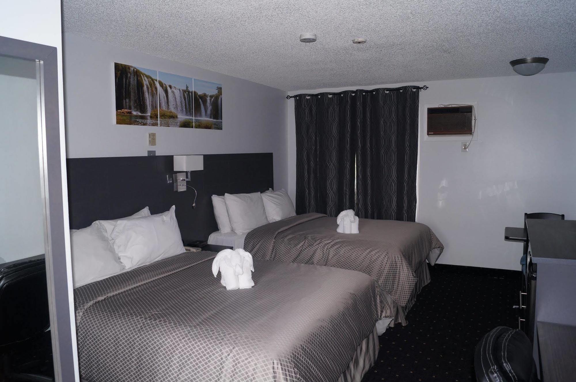 Howard Johnson By Wyndham גאנאנוק מראה חיצוני תמונה